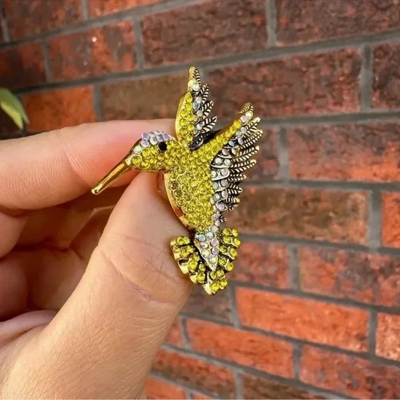 Hummingbird Gold Crystal Pin Brooch - Picture 4 of 7